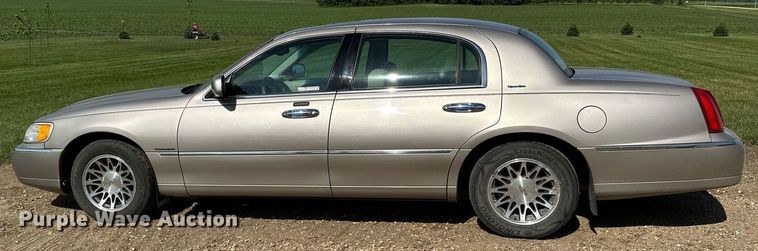 image for item AF9636 2000 Lincoln Town Car