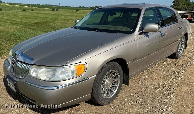 image for item AF9636 2000 Lincoln Town Car