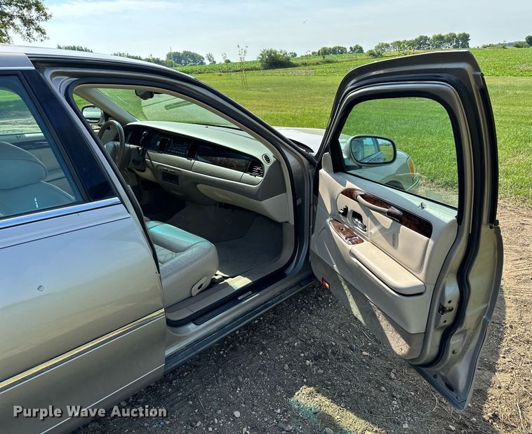 image for item AF9636 2000 Lincoln Town Car