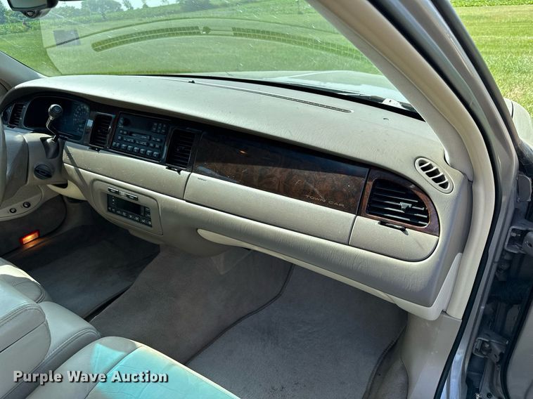 image for item AF9636 2000 Lincoln Town Car