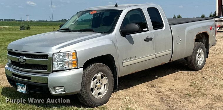 image for item AF9637 2011 Chevrolet Silverado 1500  Ext. Cab pickup truck