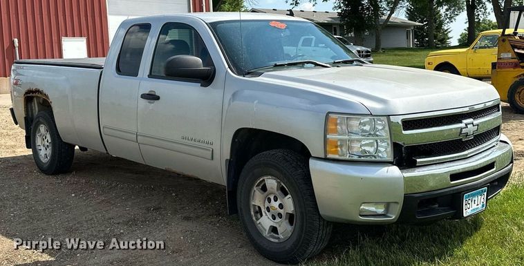 image for item AF9637 2011 Chevrolet Silverado 1500  Ext. Cab pickup truck