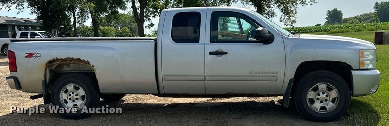 image for item AF9637 2011 Chevrolet Silverado 1500  Ext. Cab pickup truck
