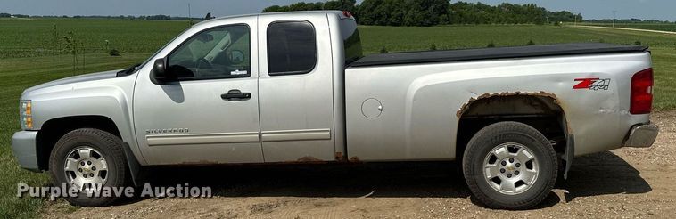 image for item AF9637 2011 Chevrolet Silverado 1500  Ext. Cab pickup truck