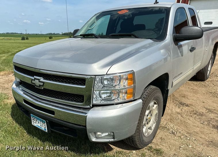 image for item AF9637 2011 Chevrolet Silverado 1500  Ext. Cab pickup truck