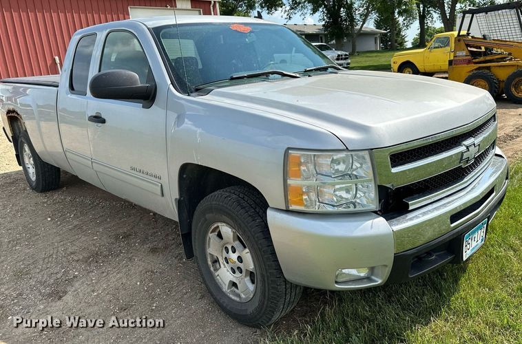 image for item AF9637 2011 Chevrolet Silverado 1500  Ext. Cab pickup truck