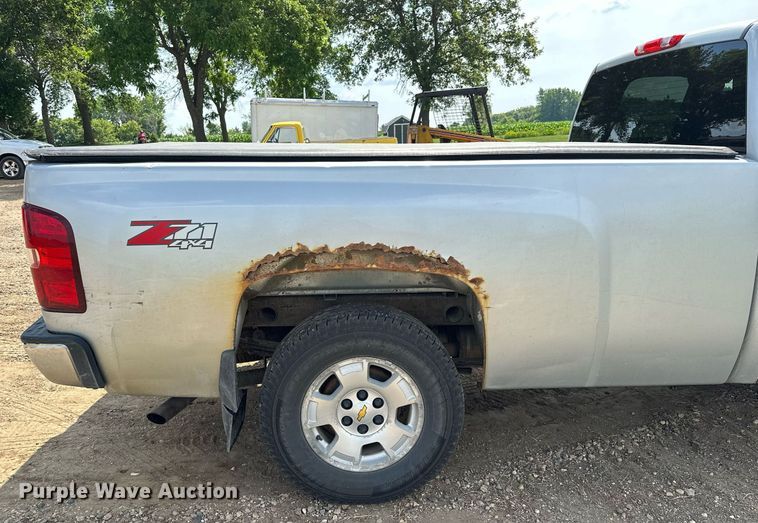 image for item AF9637 2011 Chevrolet Silverado 1500  Ext. Cab pickup truck