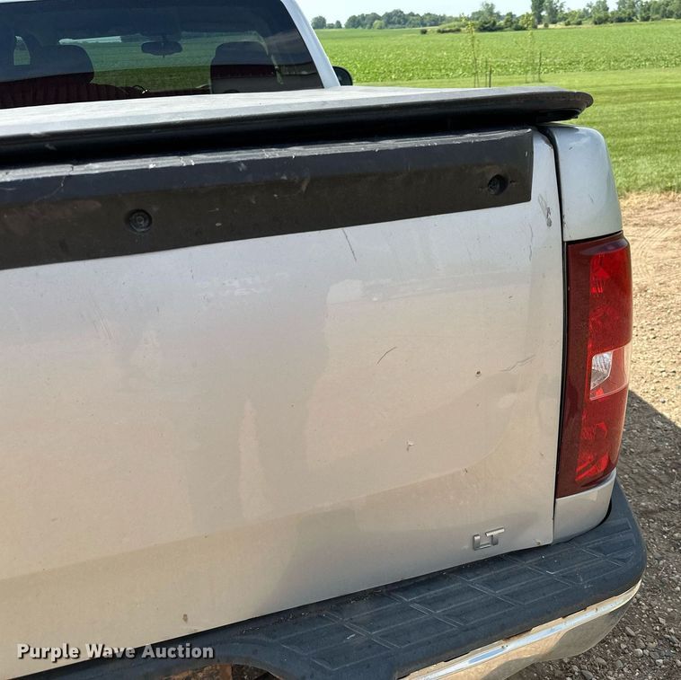 image for item AF9637 2011 Chevrolet Silverado 1500  Ext. Cab pickup truck