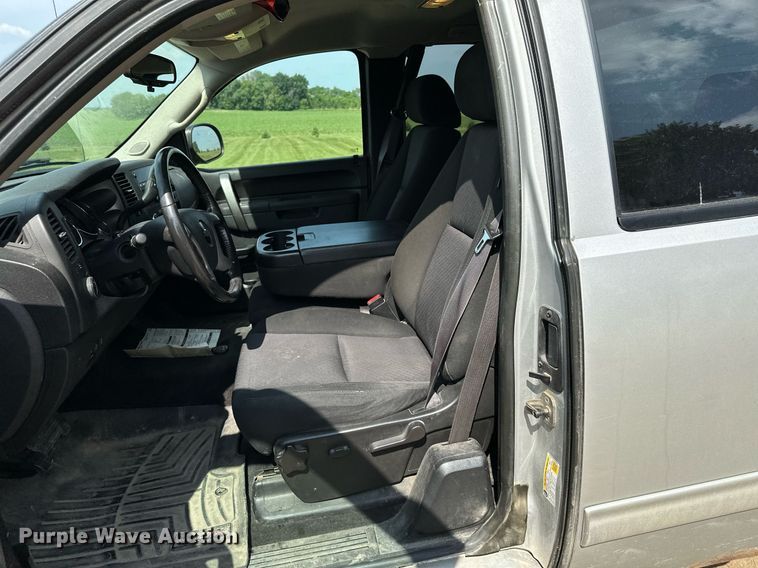 image for item AF9637 2011 Chevrolet Silverado 1500  Ext. Cab pickup truck