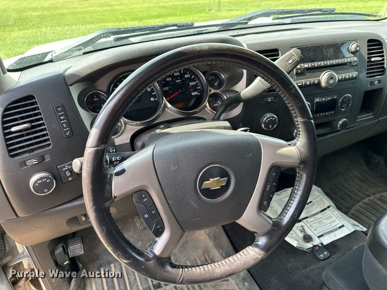 image for item AF9637 2011 Chevrolet Silverado 1500  Ext. Cab pickup truck