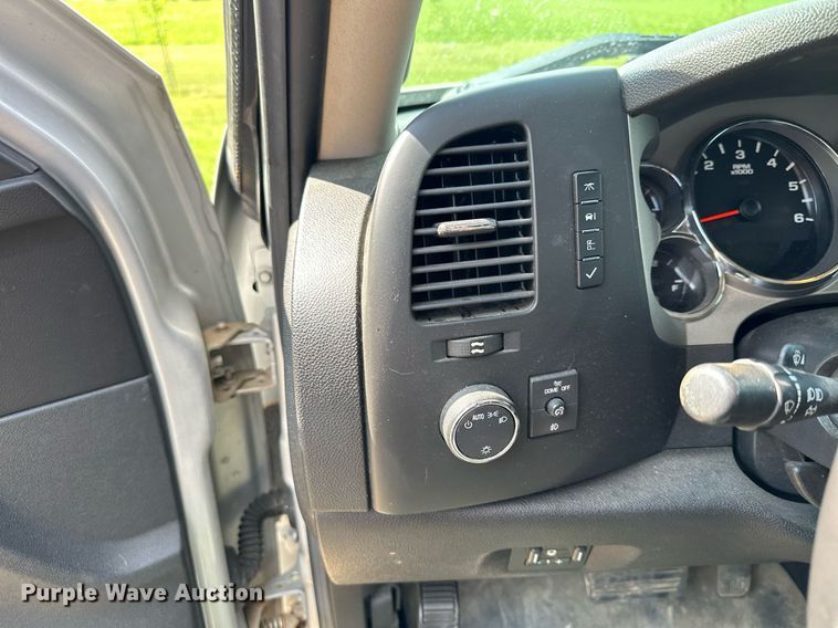 image for item AF9637 2011 Chevrolet Silverado 1500  Ext. Cab pickup truck