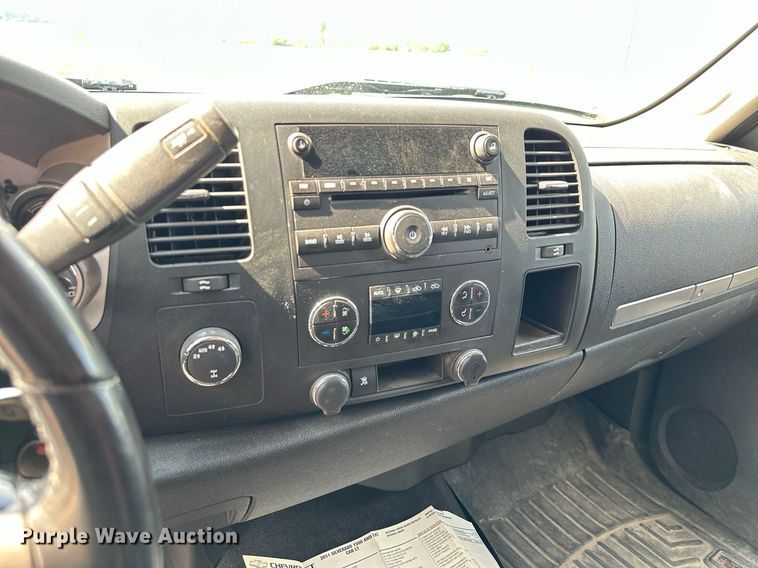 image for item AF9637 2011 Chevrolet Silverado 1500  Ext. Cab pickup truck