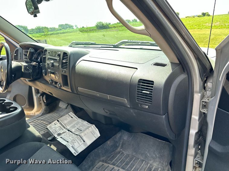 image for item AF9637 2011 Chevrolet Silverado 1500  Ext. Cab pickup truck