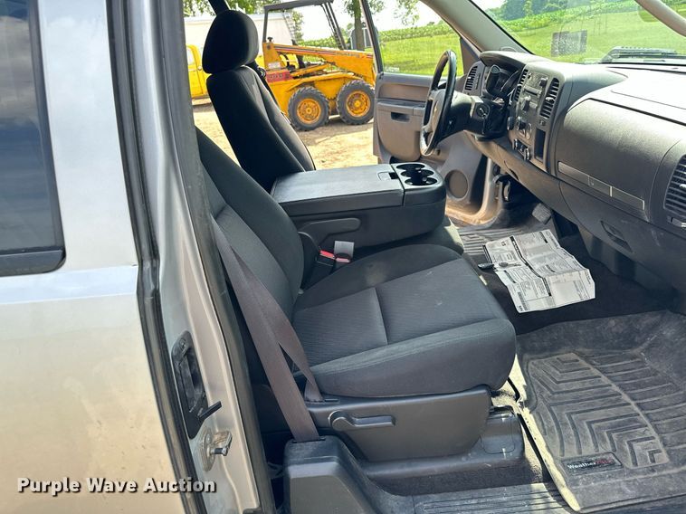 image for item AF9637 2011 Chevrolet Silverado 1500  Ext. Cab pickup truck