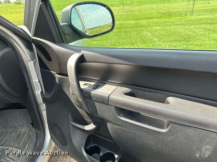 image for item AF9637 2011 Chevrolet Silverado 1500  Ext. Cab pickup truck