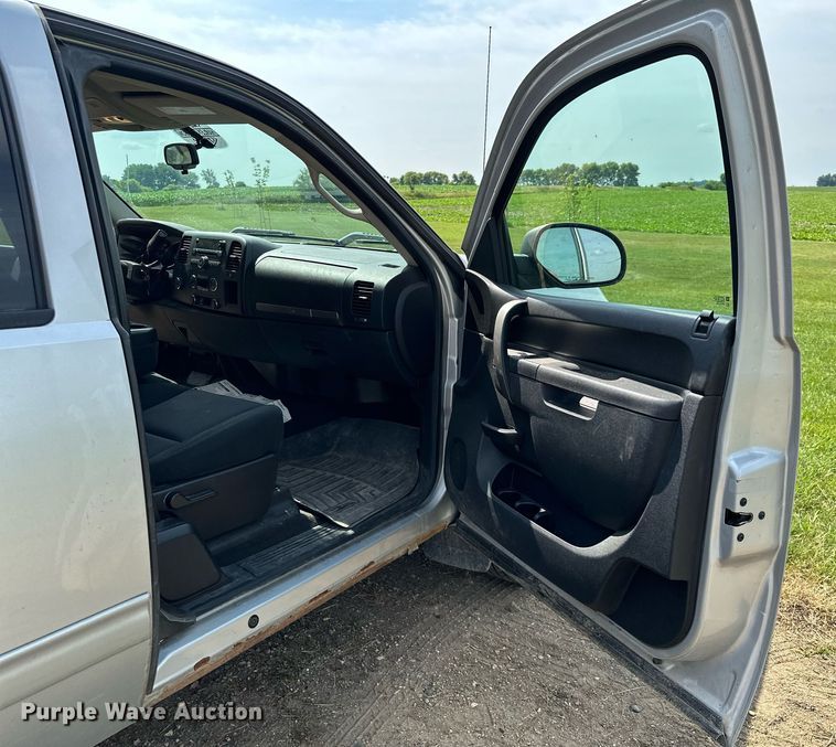 image for item AF9637 2011 Chevrolet Silverado 1500  Ext. Cab pickup truck