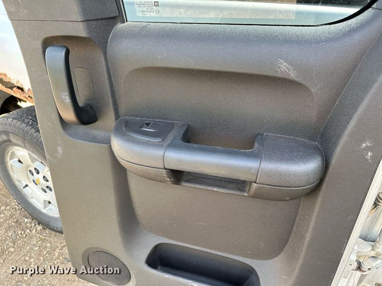 image for item AF9637 2011 Chevrolet Silverado 1500  Ext. Cab pickup truck