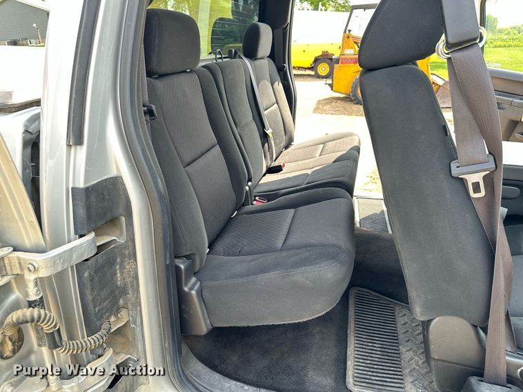 image for item AF9637 2011 Chevrolet Silverado 1500  Ext. Cab pickup truck