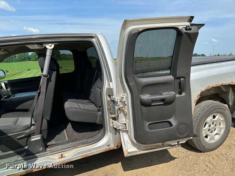 image for item AF9637 2011 Chevrolet Silverado 1500  Ext. Cab pickup truck