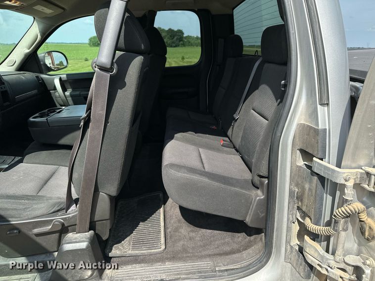 image for item AF9637 2011 Chevrolet Silverado 1500  Ext. Cab pickup truck