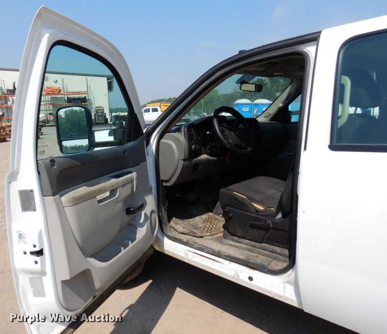 image for item AF9645 2014 Chevrolet 3500HD  Crew Cab pickup truck