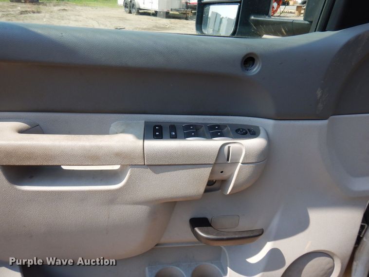 image for item AF9645 2014 Chevrolet 3500HD  Crew Cab pickup truck