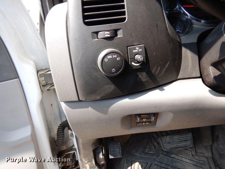 image for item AF9645 2014 Chevrolet 3500HD  Crew Cab pickup truck