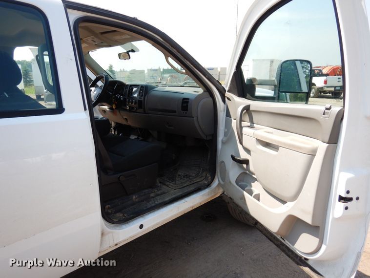 image for item AF9645 2014 Chevrolet 3500HD  Crew Cab pickup truck