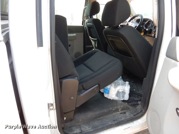 image for item AF9645 2014 Chevrolet 3500HD  Crew Cab pickup truck