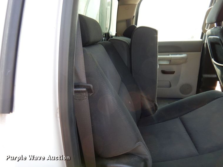 image for item AF9645 2014 Chevrolet 3500HD  Crew Cab pickup truck