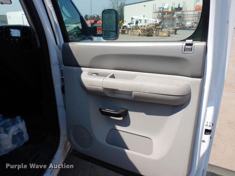 image for item AF9645 2014 Chevrolet 3500HD  Crew Cab pickup truck