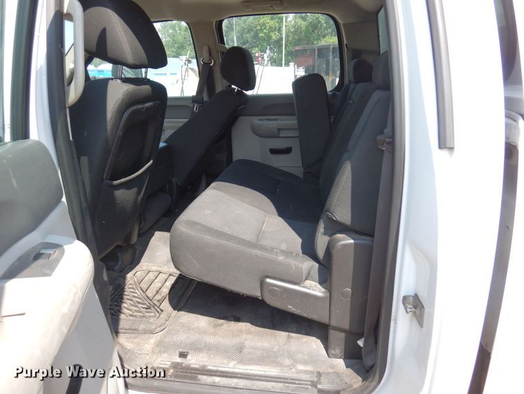 image for item AF9645 2014 Chevrolet 3500HD  Crew Cab pickup truck