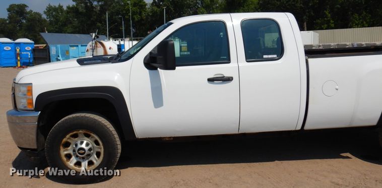 image for item AF9646 2013 Chevrolet 3500HD  Ext. Cab pickup truck
