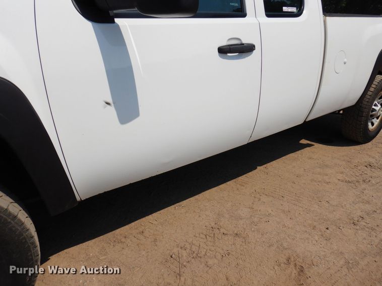 image for item AF9646 2013 Chevrolet 3500HD  Ext. Cab pickup truck