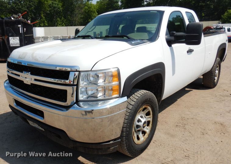 image for item AF9646 2013 Chevrolet 3500HD  Ext. Cab pickup truck
