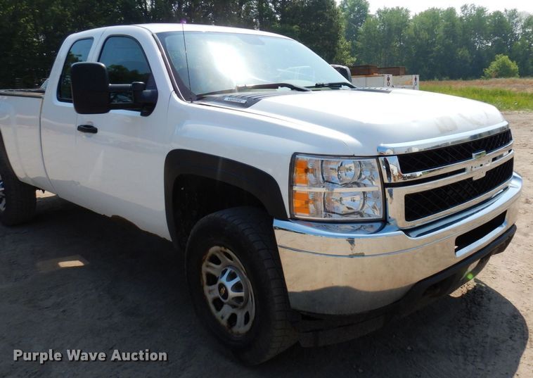 image for item AF9646 2013 Chevrolet 3500HD  Ext. Cab pickup truck