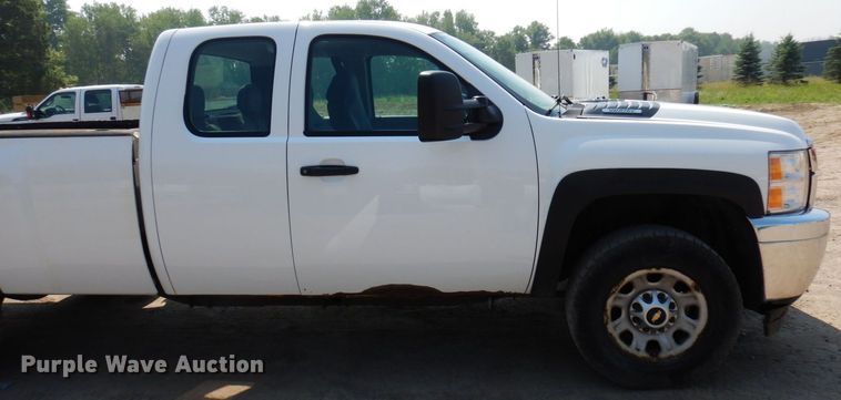 image for item AF9646 2013 Chevrolet 3500HD  Ext. Cab pickup truck