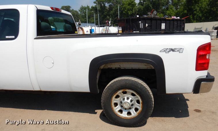 image for item AF9646 2013 Chevrolet 3500HD  Ext. Cab pickup truck