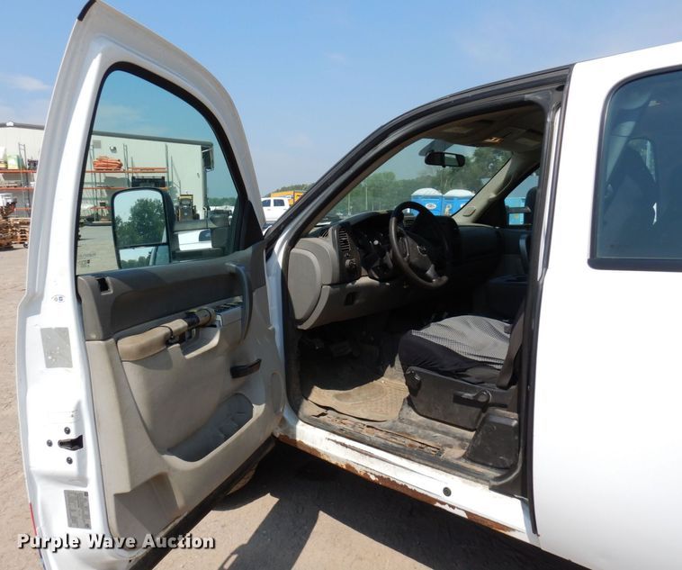 image for item AF9646 2013 Chevrolet 3500HD  Ext. Cab pickup truck