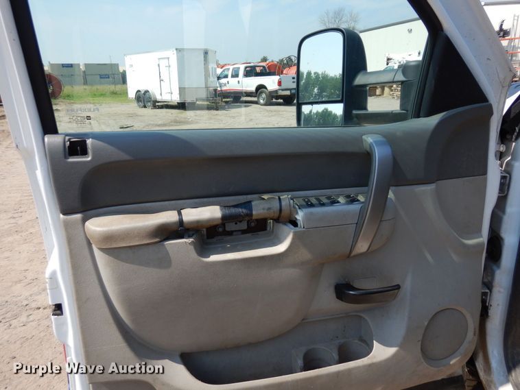 image for item AF9646 2013 Chevrolet 3500HD  Ext. Cab pickup truck