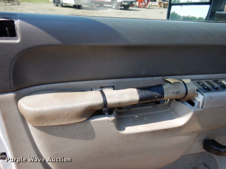 image for item AF9646 2013 Chevrolet 3500HD  Ext. Cab pickup truck