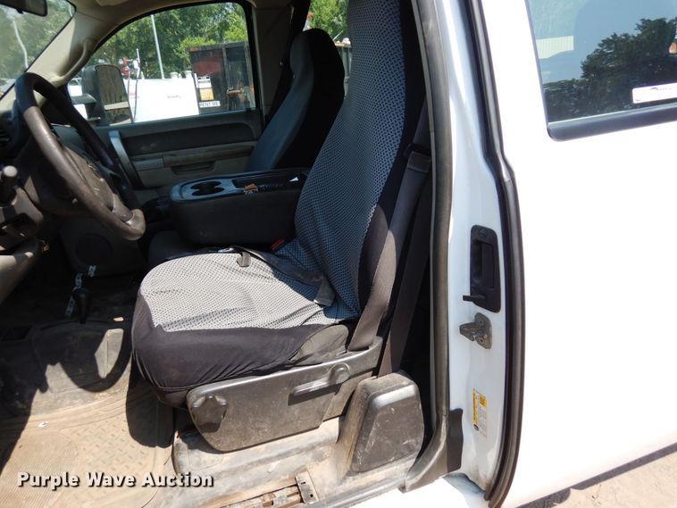 image for item AF9646 2013 Chevrolet 3500HD  Ext. Cab pickup truck