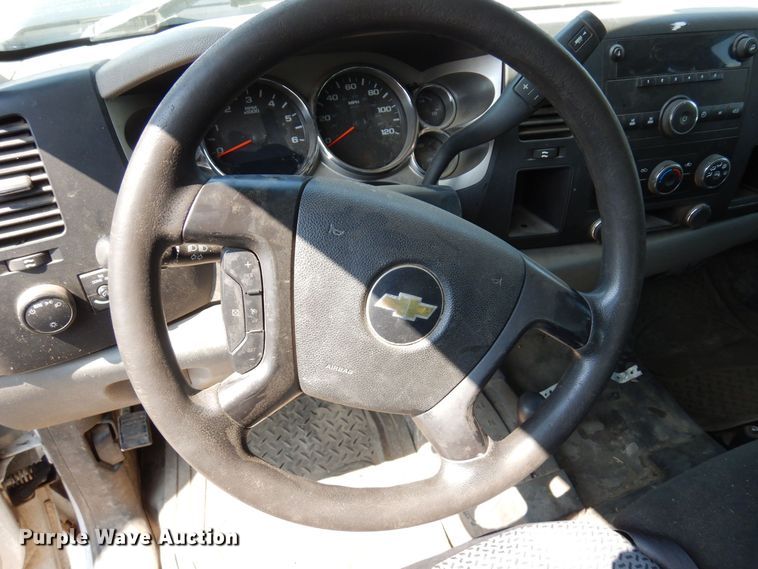 image for item AF9646 2013 Chevrolet 3500HD  Ext. Cab pickup truck