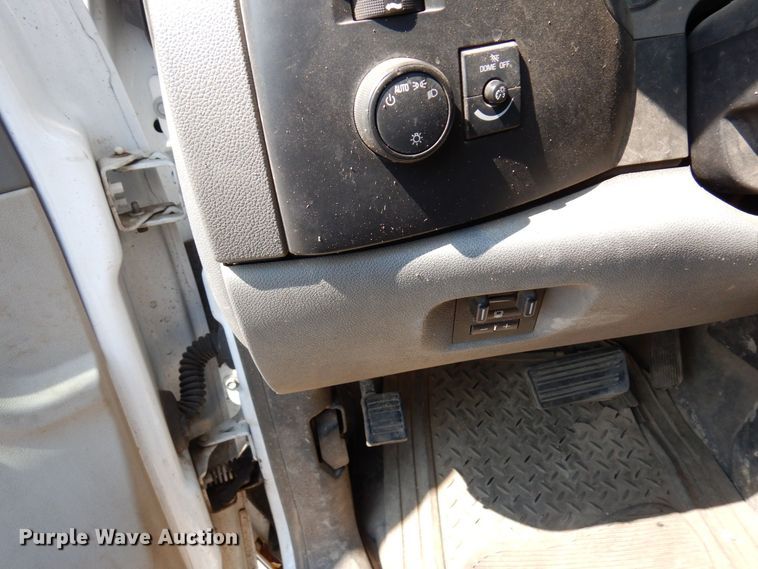 image for item AF9646 2013 Chevrolet 3500HD  Ext. Cab pickup truck