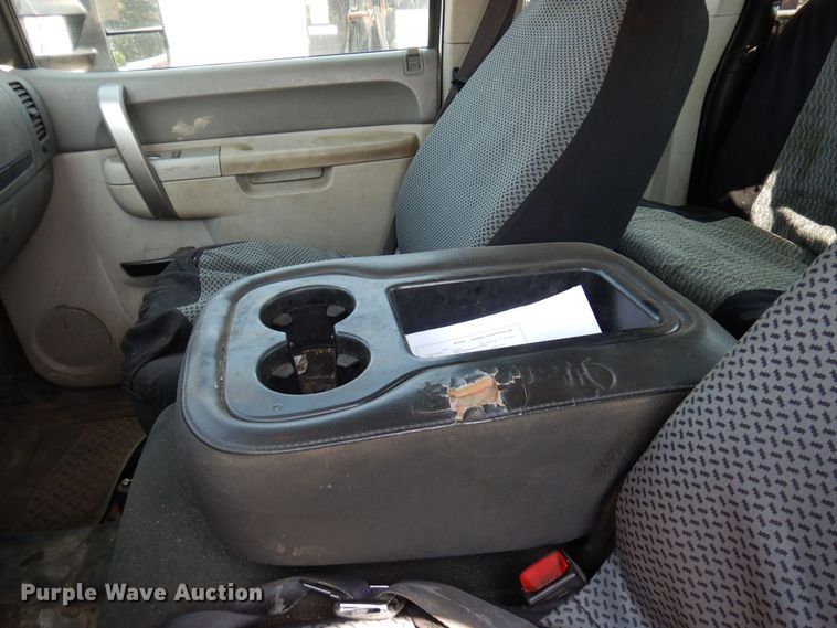 image for item AF9646 2013 Chevrolet 3500HD  Ext. Cab pickup truck