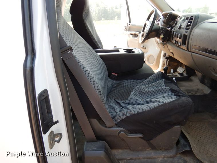 image for item AF9646 2013 Chevrolet 3500HD  Ext. Cab pickup truck