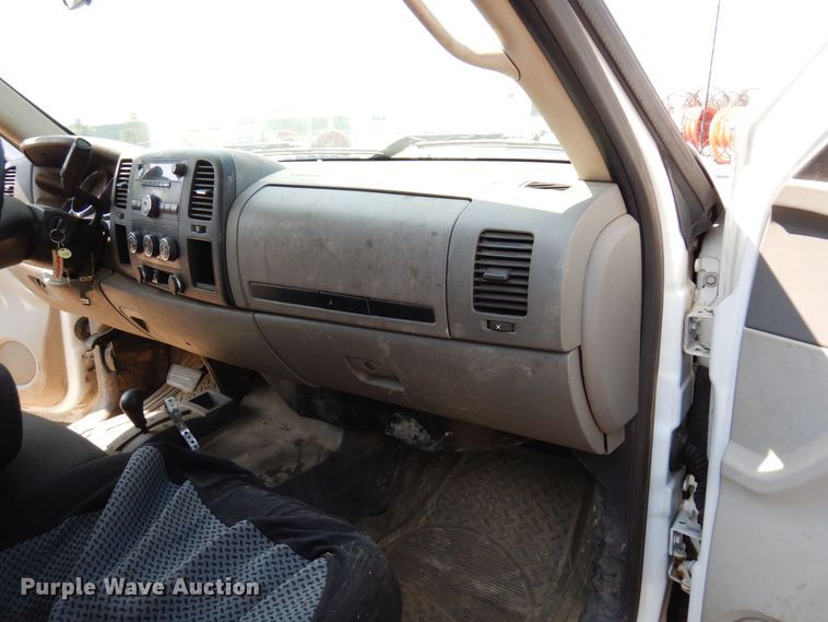 image for item AF9646 2013 Chevrolet 3500HD  Ext. Cab pickup truck