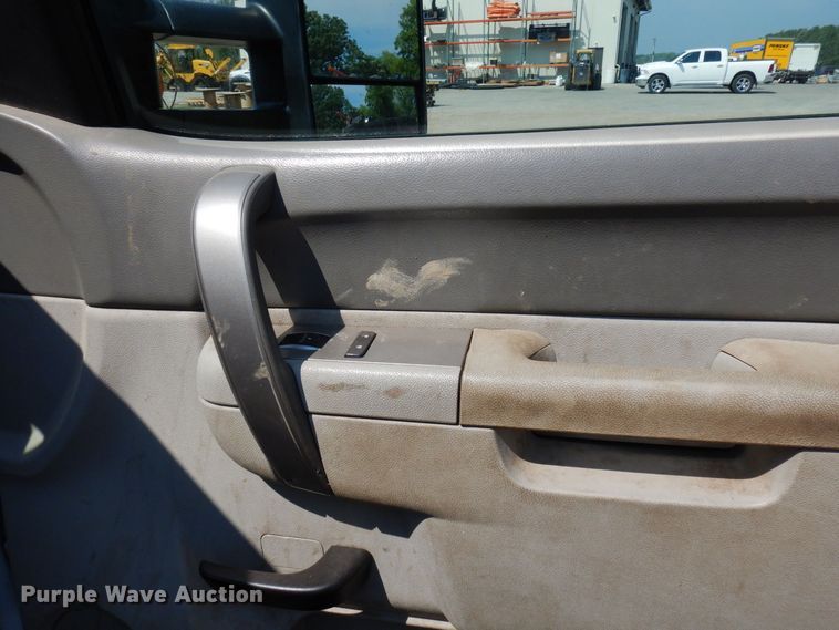 image for item AF9646 2013 Chevrolet 3500HD  Ext. Cab pickup truck