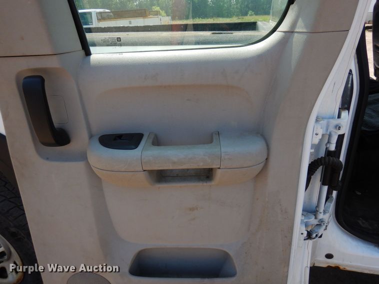 image for item AF9646 2013 Chevrolet 3500HD  Ext. Cab pickup truck