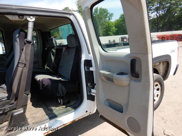 image for item AF9646 2013 Chevrolet 3500HD  Ext. Cab pickup truck